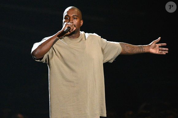 Kanye West e Bianca foram vistos juntos jantando na Espanha, segundo o portal TMZ, e os funcionários do local disseram que o clima era harmônico.