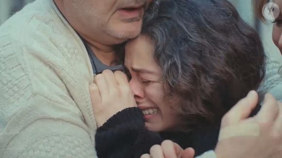 Bahar chora nos braços de Enver por causa da loucura de Sirin nos capítulos finais de 'Força de Mulher'