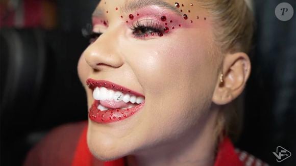 Piercing no dente com o número 7 homenageia Vini Jr. na estreia de Virgínia Fonseca como Rainha de Bateria