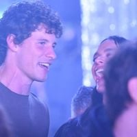 Bruna Marquezine e Shawn Mendes se divertem e têm conversa juntinhos em show de Dua Lipa, em SP. Fotos!