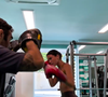 Marquezine também deu tudo de si em movimentos de boxe junto do personal trainer