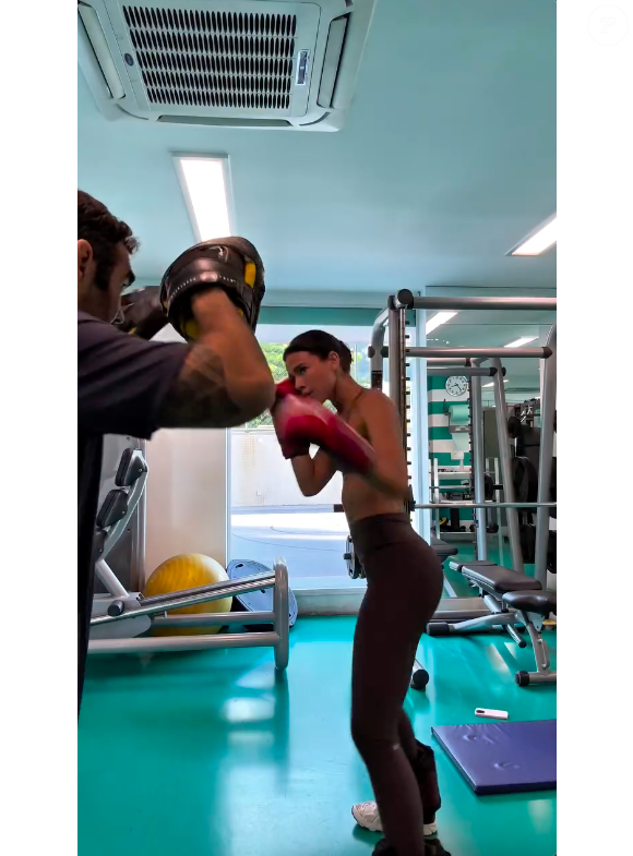 Marquezine também deu tudo de si em movimentos de boxe junto do personal trainer