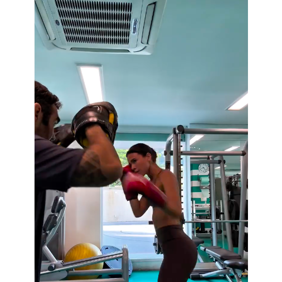 Marquezine também deu tudo de si em movimentos de boxe junto do personal trainer