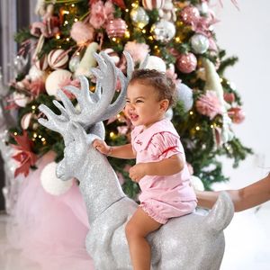 Bruna Biancardi encantou os seguidores, nesta terça-feira (24), ao postar fotos de Mavie pronta para curtir o natal