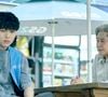 Tudo muda quando ele conhece Lee Kang, um jovem universitário problemático que tem um talento raro para a escrita