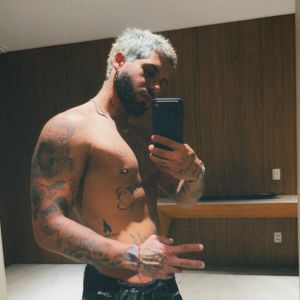 "Vi que Deus te abençoe saúde prosperidade sabedoria e tudo de melhor conte sempre comigo parabéns", escreveu Zé Felipe, que foi ironizado pela falta de vírgulas da publicação