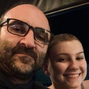 Mesmo anunciando o afastamento, o pai garantiu que pretende continuar falando sobre Isabel dentro da família, especialmente para que o neto, Arthur, conheça sua história