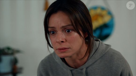 Karsu resolve refazer a vida em outro lugar, mas nota que está sem dinheiro na novela 'Coração de Mãe', capítulo de segunda-feira 2 de março de 2026