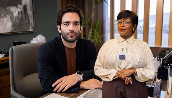 Qual é o segredo de Afonso em 'Vale Tudo'? Mistério será revelado por Consuêlo (Belize Pombal), deixando Marieta (Cacá Ottoni) surpresa; triatleta tem outra empresa