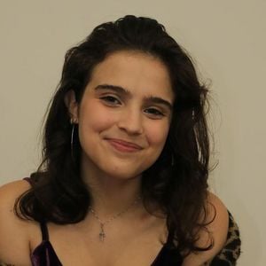 A família de Tadeu Schmidt vai crescer! Valentina Schmidt anunciou o noivado com Christiano Donnelly e celebrou os quatro anos e meio de relacionamento