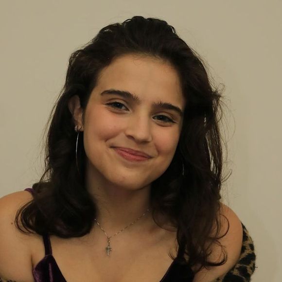 A família de Tadeu Schmidt vai crescer! Valentina Schmidt anunciou o noivado com Christiano Donnelly e celebrou os quatro anos e meio de relacionamento