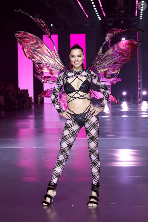 Adriana Lima e o retorno à passarela que definiu sua imagem e sua transformação pessoal