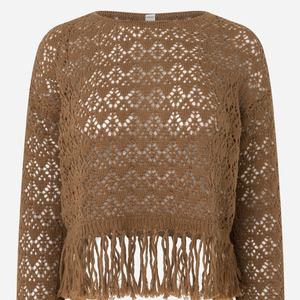 Blusa em Tricô com Ponto Aberto e Franjas na Barra, por R$ 139,90: Ideal para quem quer se proteger da brisa da praia sem abrir mão de uma produção fashionista e cheia de textura