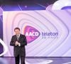 Para Einstein, pessoas bem sucedidas precisam fazer algo pela sociedade - na foto ilustrativa, Silvio Santos que encabeçou a ação beneficente 'Teleton'