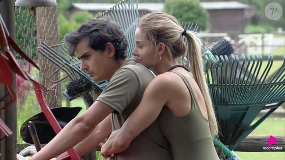 Dudu Camargo e Saory Cardoso conquistaram fãs como casal na reta final de A Fazenda 17