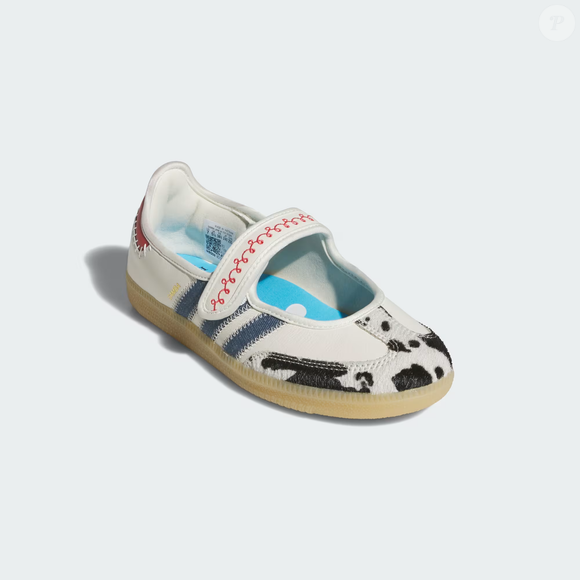 Com cabedal em couro e visual divertido sem exageros, o tênis inspirado em Jessie é um dos lançamentos mais charmosos da Adidas