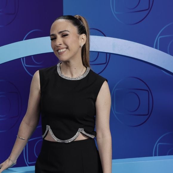 Tatá Werneck brincou com Adriano Imperador na legenda da foto: 'Ganhei um amigo com a coxa maior que meu tronco, que uma bica eu vou parar na Guatemala'