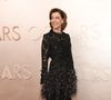 Fernanda Torres escolheu look deslumbrante da Chanel no Oscar 2025; exclusiva, a peça foi desfilada na coleção de Alta Costura 2025 da marca