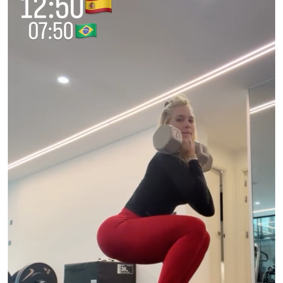 Outro exercício que Virgínia alterou foi o agachamento, que ela já não faz mais com barras ou o smith