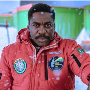 Lázaro Ramos completa 47 anos pronto para viver novo vilão da Globo na novela A Nobreza do Amor