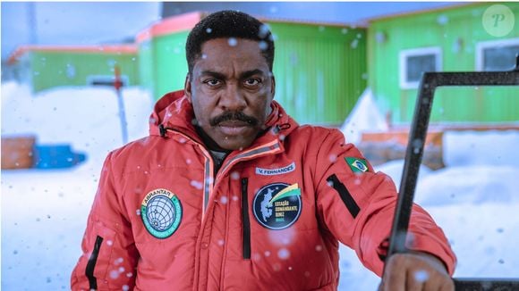 Lázaro Ramos completa 47 anos pronto para viver novo vilão da Globo na novela A Nobreza do Amor