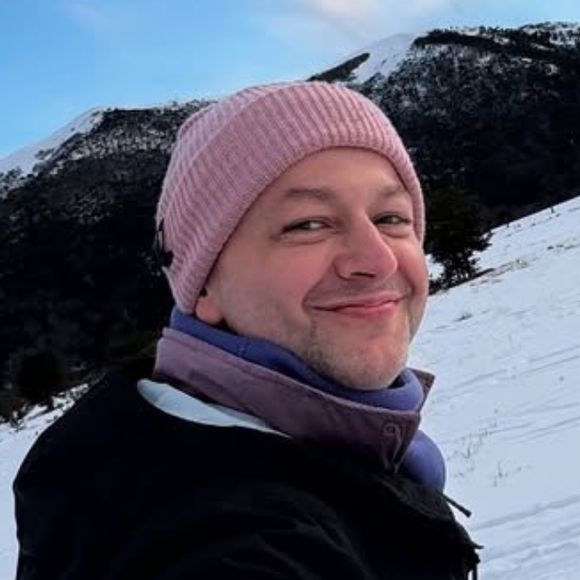 Lucas Lima mostra foto de Theo esquiando em viagem e tamanho do filho com Sandy rouba a cena. Veja!