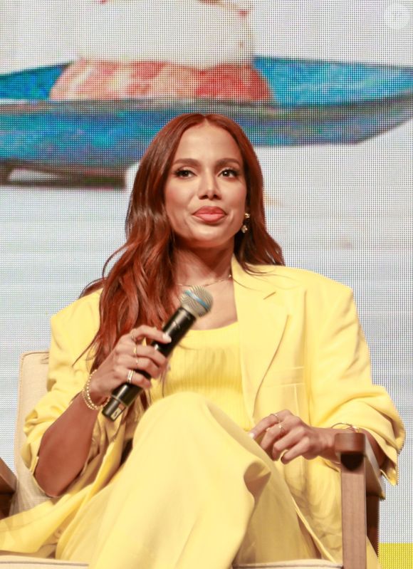 Mais recentemente Anitta estava assim, mas já mudou de visual novamente