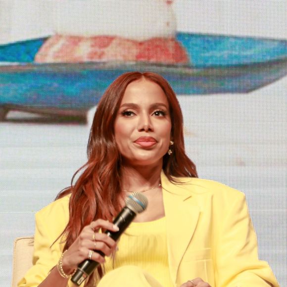 Mais recentemente Anitta estava assim, mas já mudou de visual novamente