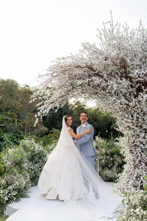 A atriz Isis Valverde celebrou o casamento com o empresário Marcus Buaiz no início de maio.