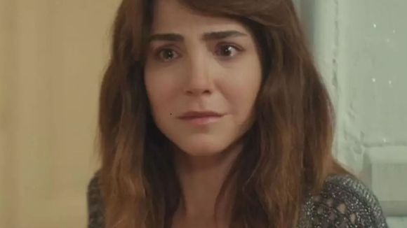 HOJE em 'Força de Mulher' (17 de junho): Após tiro assustador, família de Bahar tem Natal terrível na reta final da novela