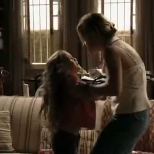 Mel Maia e Adriana Esteves protagonizaram cena marcante da estreia de ‘Avenida Brasil’