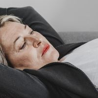 Este é o exercício que ajuda a dormir a noite toda a partir dos 50 anos, segundo a ciência