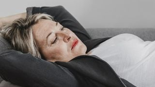 Este é o exercício que ajuda a dormir a noite toda a partir dos 50 anos, segundo a ciência