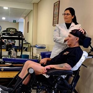 Mingau voltou para uma clínica de suporte, onde realiza um programa de recuperação