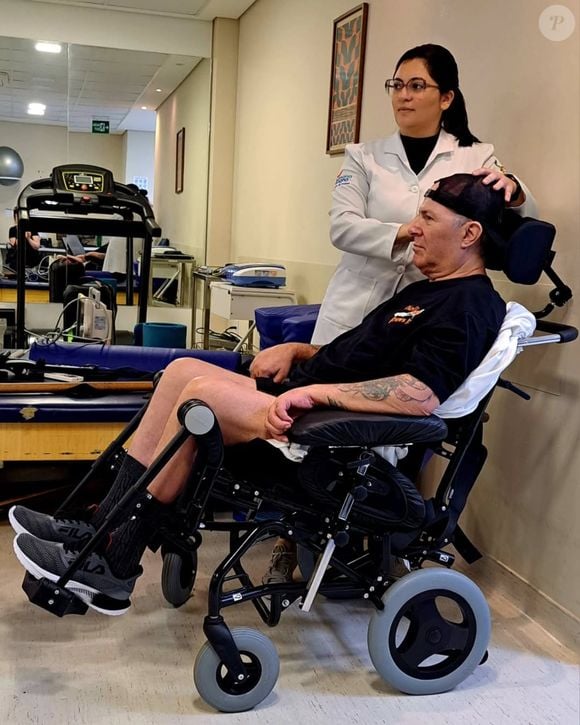 Mingau voltou para uma clínica de suporte, onde realiza um programa de recuperação