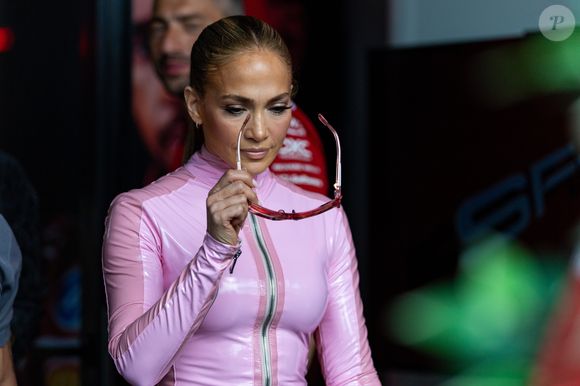 Jennifer Lopez, segundo rumores, utiliza a toxina botulínica no tratamento contra bruxismo