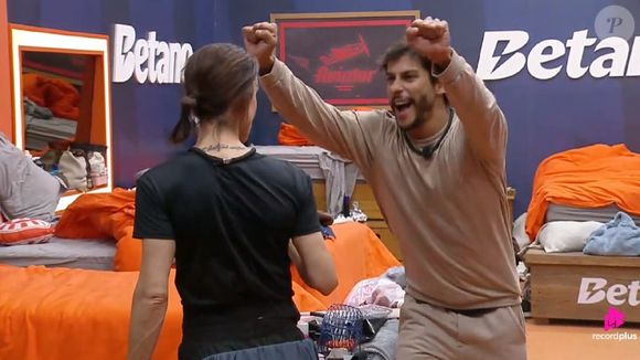 Shia comemora vitória de Michelle Barros, após Prova do Fazendeiro