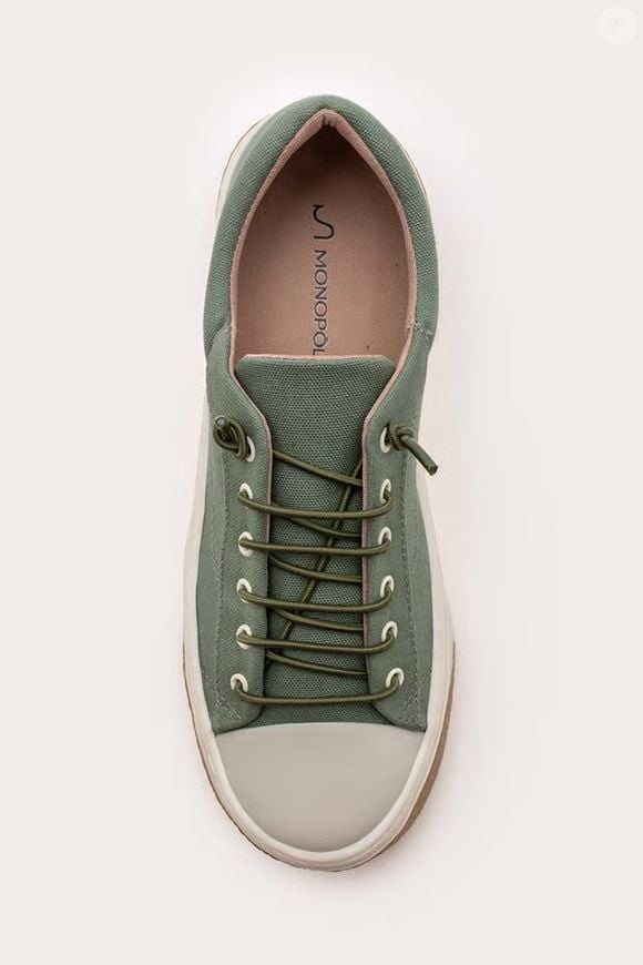 Este Tênis Verde-Alecrim tem toque casual e traz modernidade para qualquer look