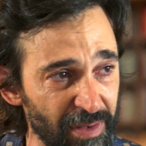 Júlio Andrade é um ator e diretor gaúcho, natural de Porto Alegre, que se destaca na televisão e no cinema