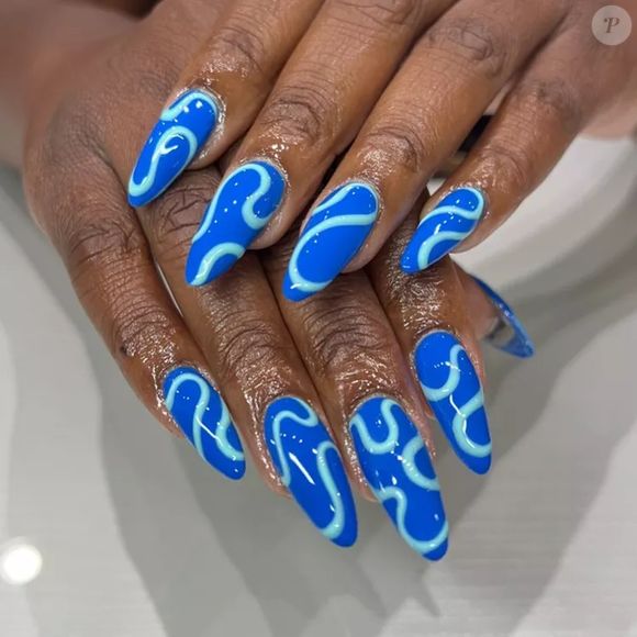Que tal inovar e fazer um mix de azul na art nail?