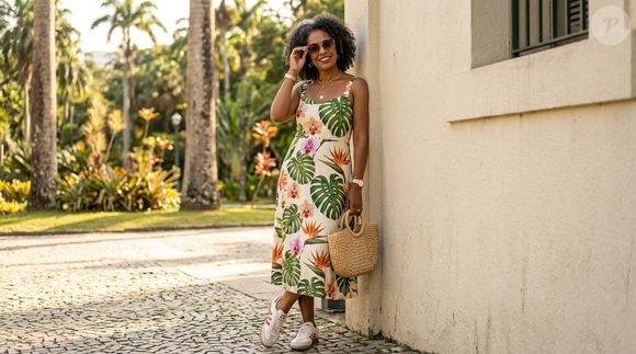 Nesta Primavera, o Adidas Samba OG, com uma cor que lembra o morango cravejado, novo doce viral, pode ser combinado com vestidos estampados para criar produções descontraídas. A mistura entre o tênis de inspiração esportiva e o caimento fluido das peças é uma alternativa para variar os looks e deixar os saltos de lado