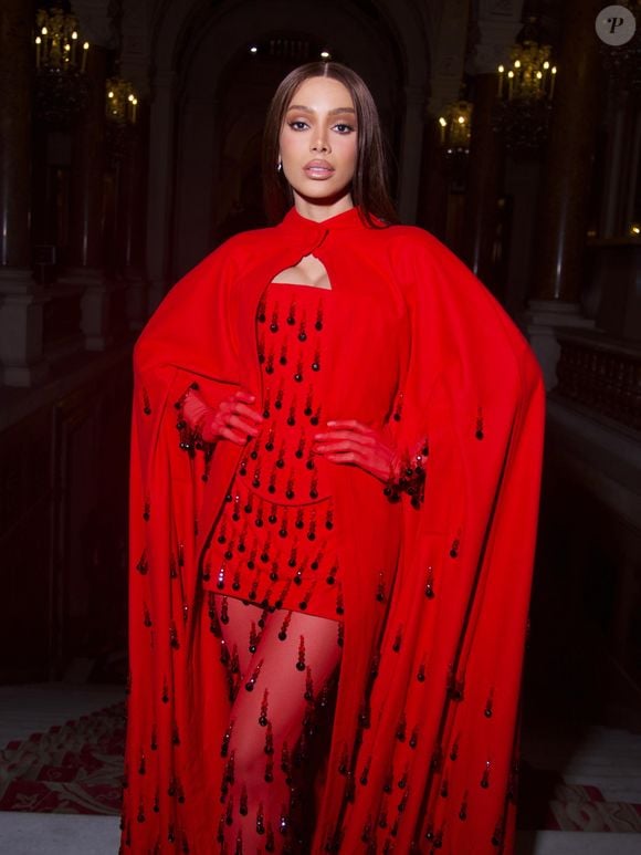Anitta foi um dos grandes destaques do Le Défilé, desfile global promovido pela L’Oréal Paris que abre oficialmente a Semana de Moda da capital francesa.