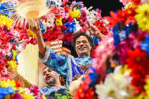 Raí também esteve em carro alegórico da Acadêmicos do Tatuapé no Carnaval de São Paulo