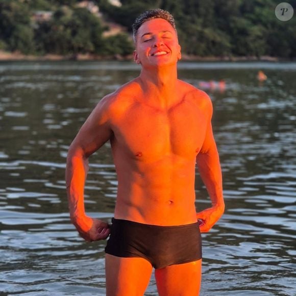 Italo Antonelli provocou em seu perfil no Privacy: ‘Ex-participante do ‘Casamento às Cegas’, mas bem que poderia ser do [reality show] ‘Brincando com Fogo’’