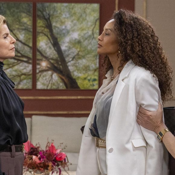 Os blazers aparecem com frequência no figurino de Raquel em 'Vale Tudo'