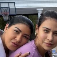 'O que fizeram com a cara da Simaria?': cantora canta com Simone Mendes em rara aparição, mas aparência diferente causa na web. Veja!