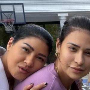 Aparência de Simaria volta a viralizar em rara aparição com Simone Mendes e cantora preocupa fãs: 'O que fizeram com a cara?'