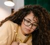 Para a especialista Olga Albaladejo, escrever com uma letra pequena e comprida pode ser um sinal de que a pessoa tende a reprimir o que sente ou a se proteger do ambiente.