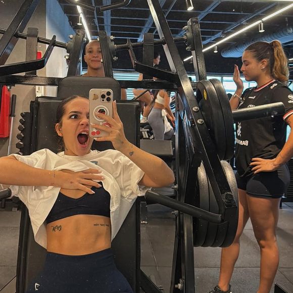 'Me senti pressionada a treinar': após mudar o corpo com treinos, Mel Maia expõe críticas por estar 'relaxada'