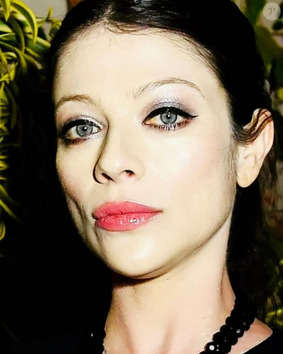 Nas redes sociais, a magreza de Michelle Trachtenberg rendeu muitas críticas